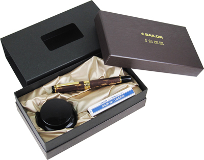 【新品】 セーラー　万年筆　樺細工 樺細工 万年筆 – セーラーショップ